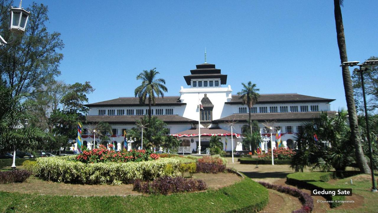 Bantal Guling Alun Alun Bandung Hotell Eksteriør bilde
