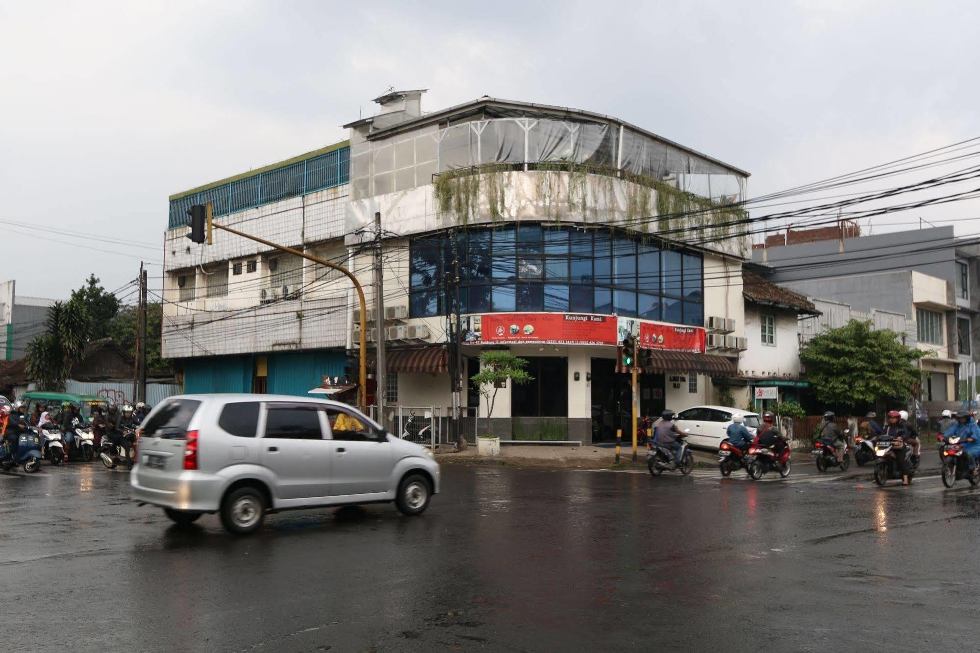 Bantal Guling Alun Alun Bandung Hotell Eksteriør bilde