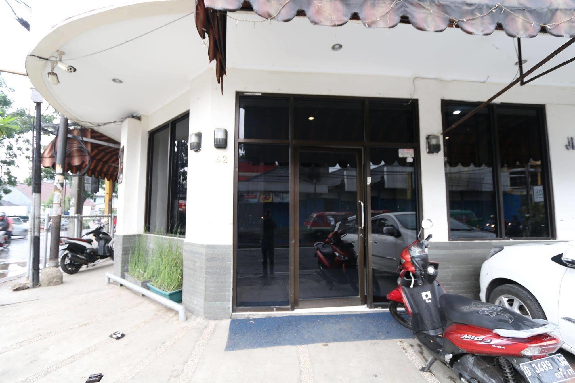 Bantal Guling Alun Alun Bandung Hotell Eksteriør bilde