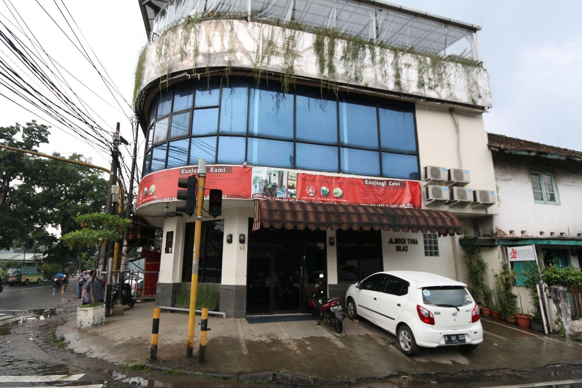 Bantal Guling Alun Alun Bandung Hotell Eksteriør bilde